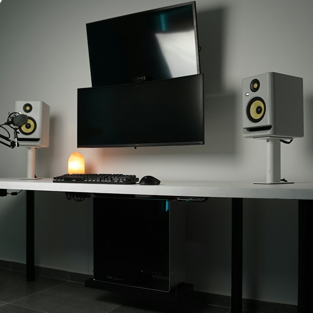 support-organisation-gaming-cable-management-ecran-casque-setup